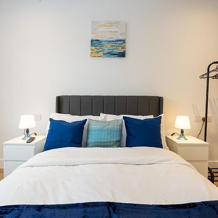 Modern 2 Bed Near Wythenshawe Hospital And Manchester Airport With Parking Exterior foto